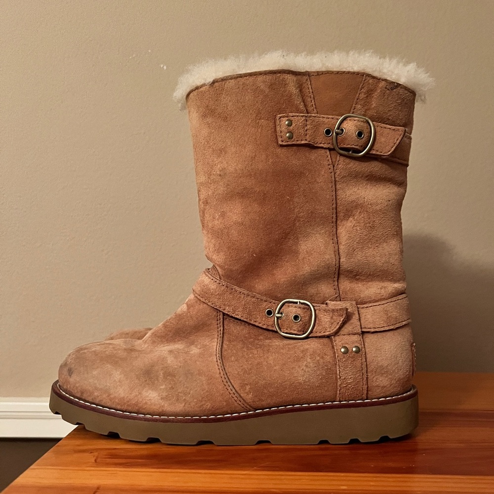 UGG Australia Suede Noira Boot Size 8 Chestnut